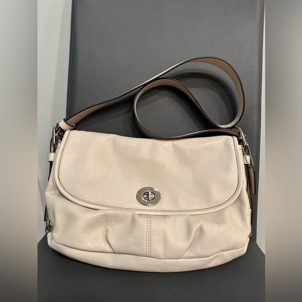 COACH VINTAGE Cream Leather Shoulder Bag